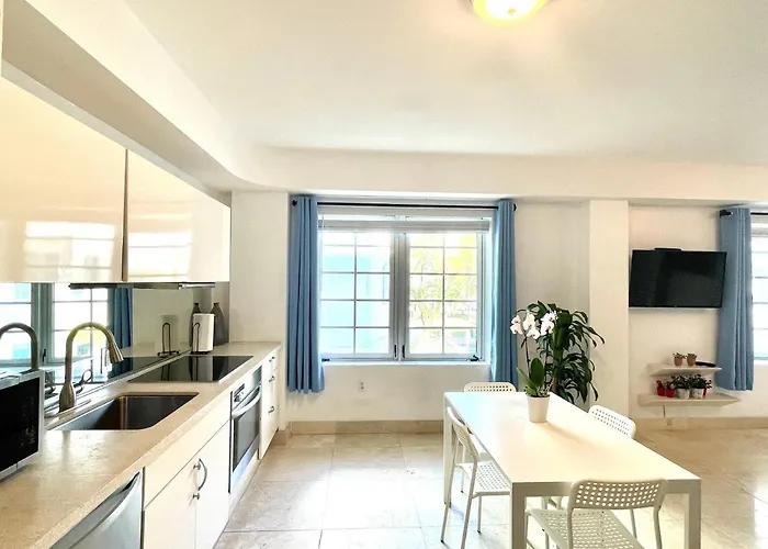 Beachfront Apt In Carlyle Hotel On Ocean Drive